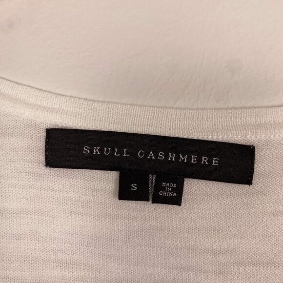 Skull Cashmere Embroidered Skull Graphic Cap Sleeve T-Shirt White Small - Picture 3 of 6